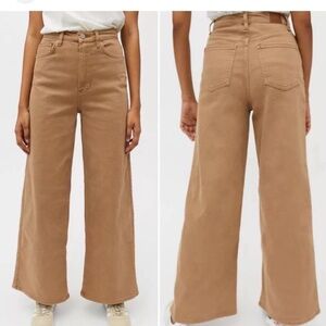 🔸BDG High + Wide-Leg Jeans